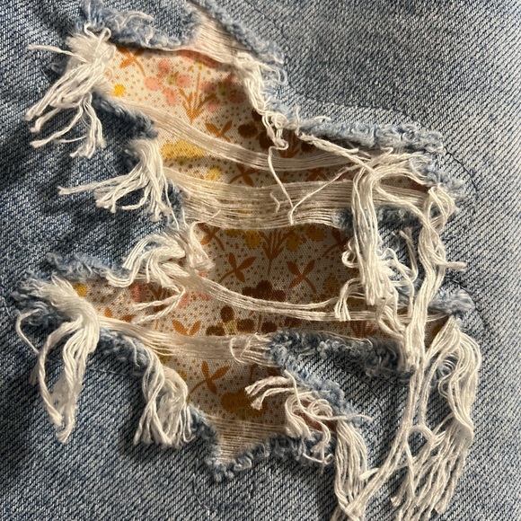 NWT American Eagle cropped MOM jeans. - Picture 3 of 5